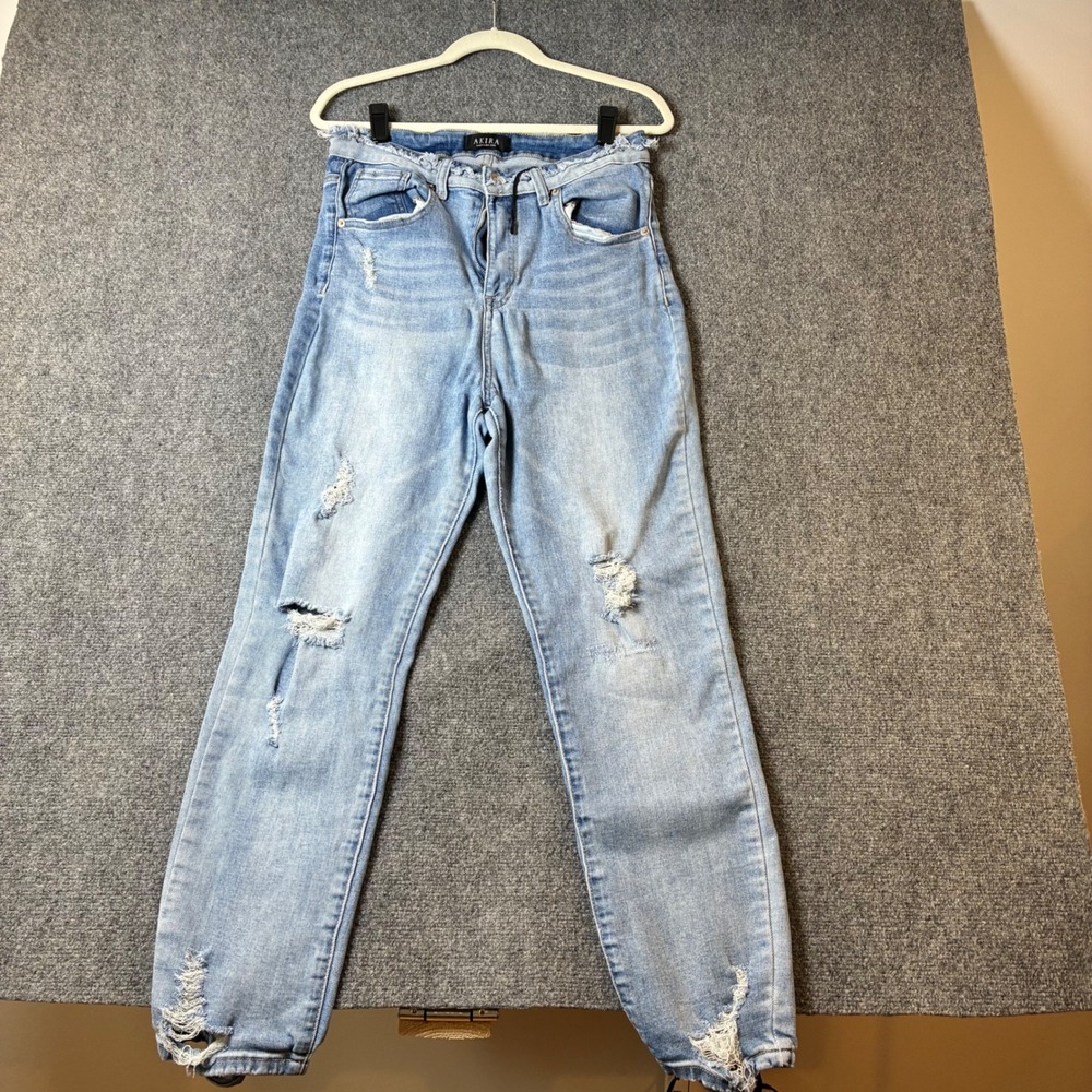 AKIRA Distressed Jeans High‎ Rise Ripped Light Wash Denim Streetwear Size 17/32